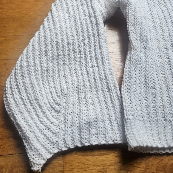 Universal Thread White Crew Neck Sweater with Cable Knit Design - Picture 4 of 10